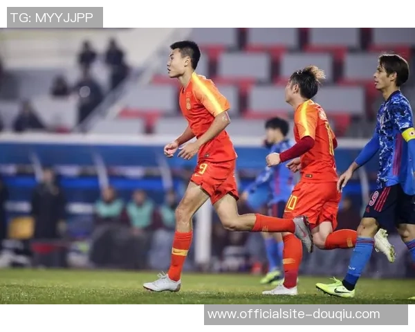 夏季联赛精彩对决小牛队与国王队的激烈碰撞引发球迷热议